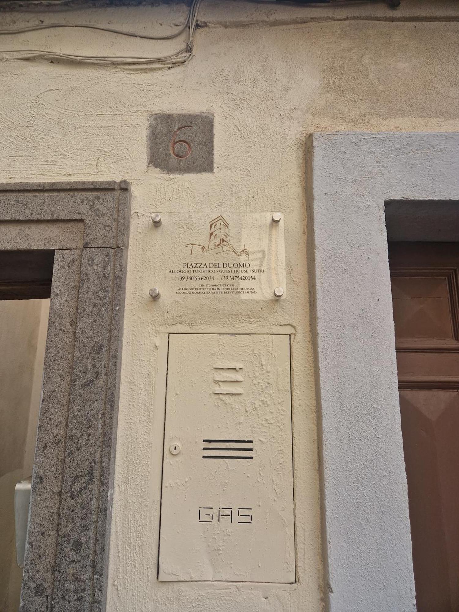 Piazza Duomo Casa Vacanze Sutri Exteriör bild