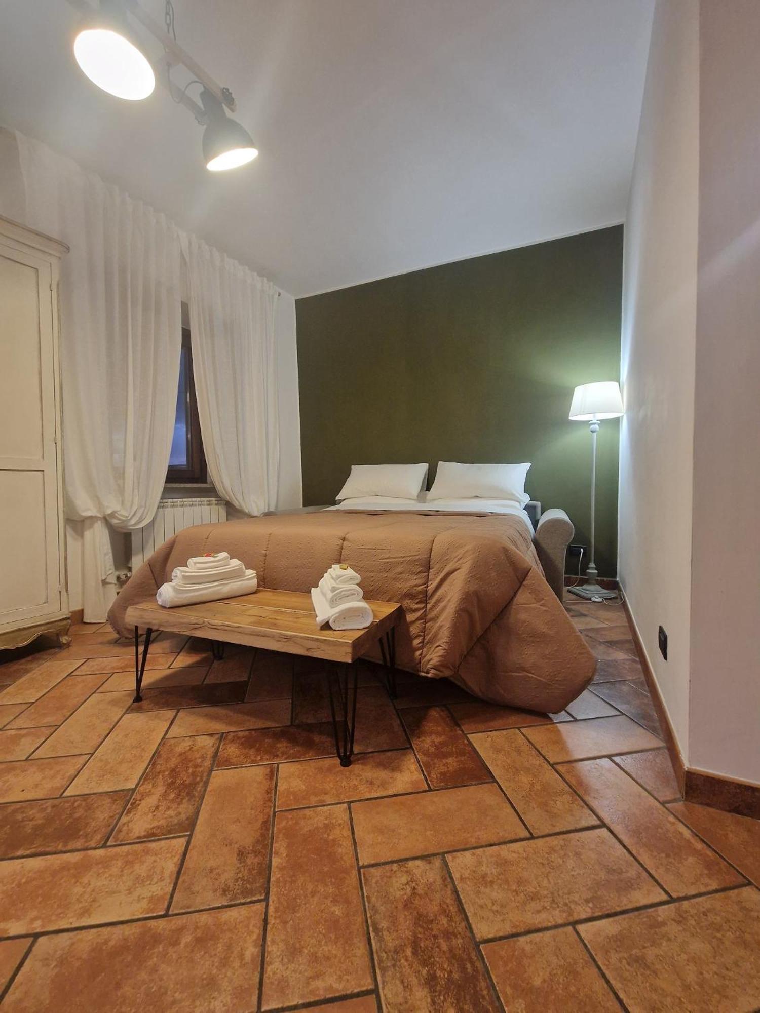 Piazza Duomo Casa Vacanze Sutri Exteriör bild