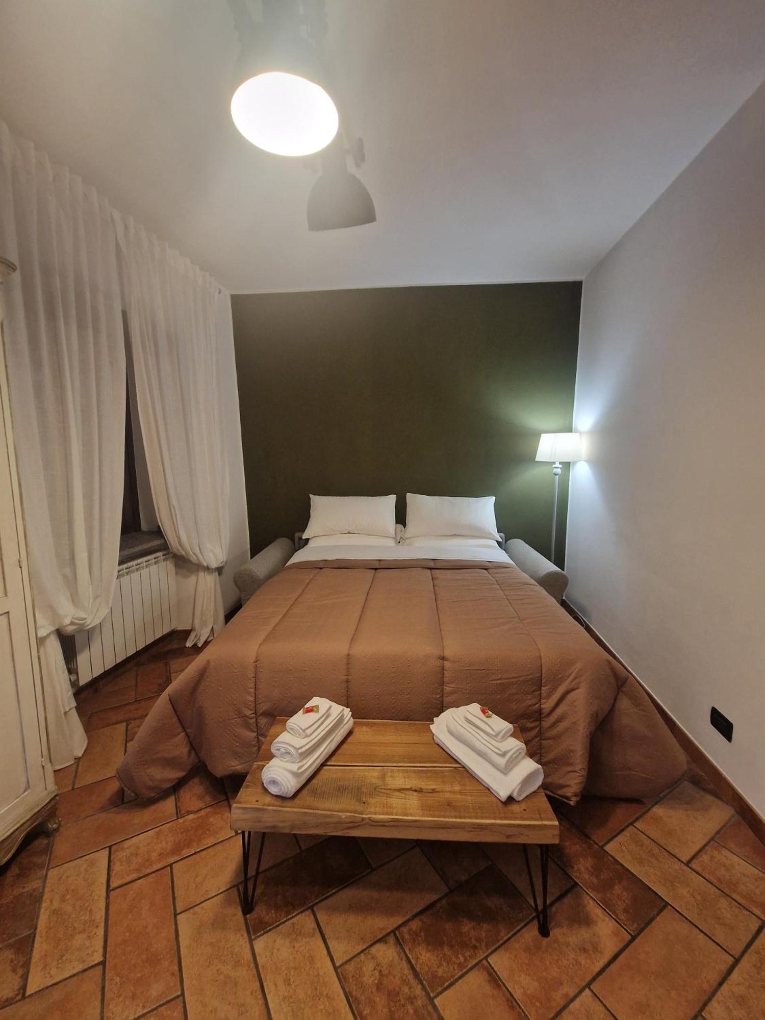 Piazza Duomo Casa Vacanze Sutri Exteriör bild