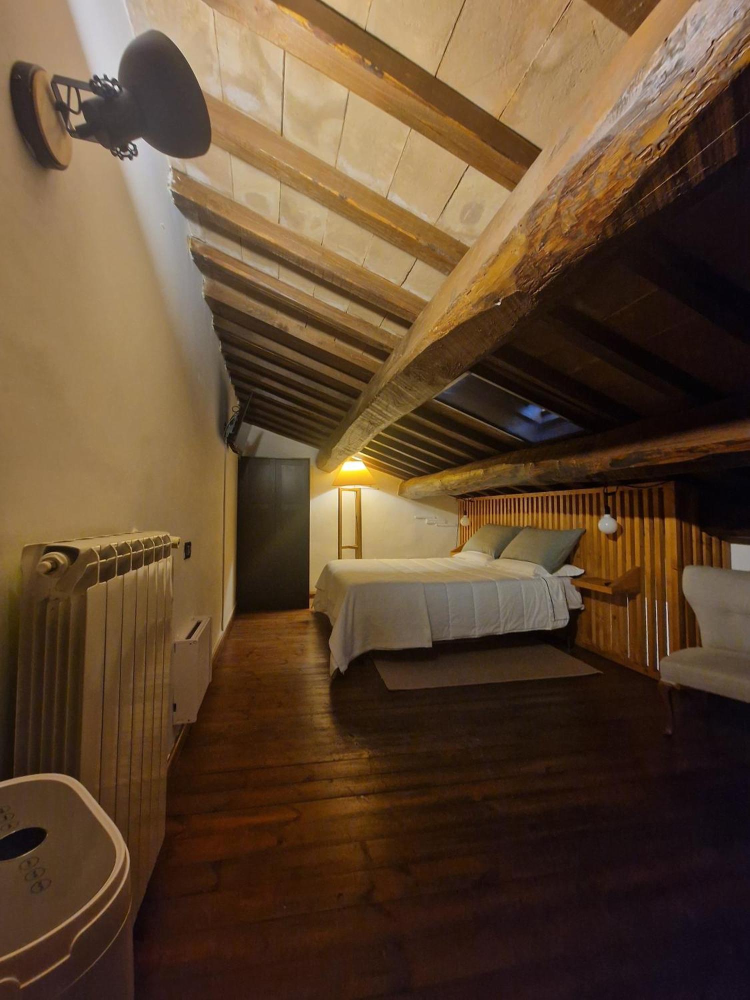 Piazza Duomo Casa Vacanze Sutri Exteriör bild