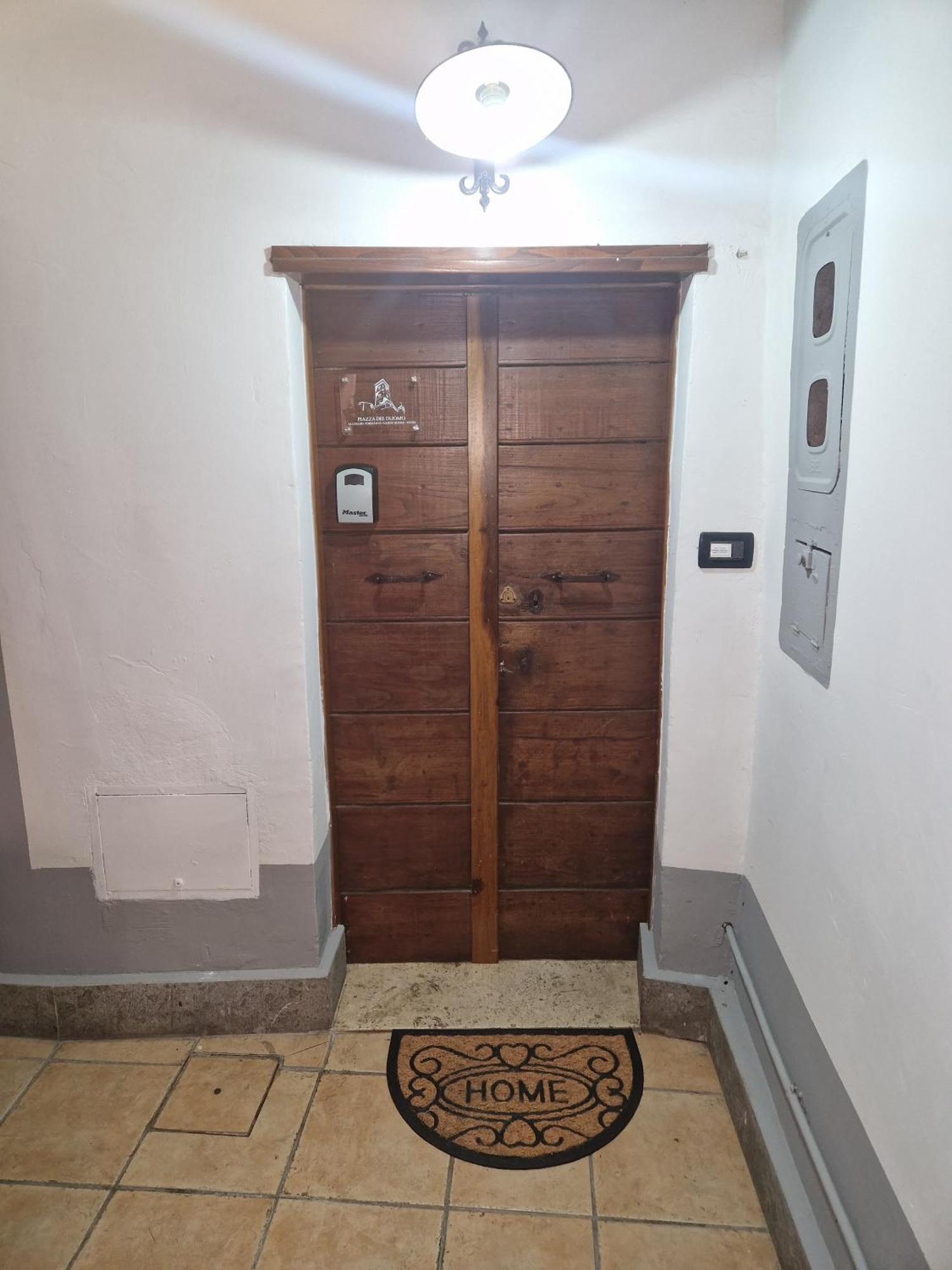 Piazza Duomo Casa Vacanze Sutri Exteriör bild